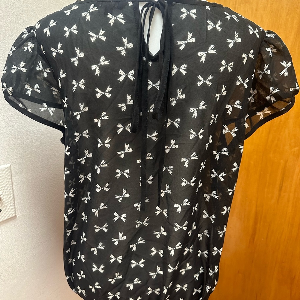 Wardrobe Black Ruffles w/Bow - Picture 2 of 3